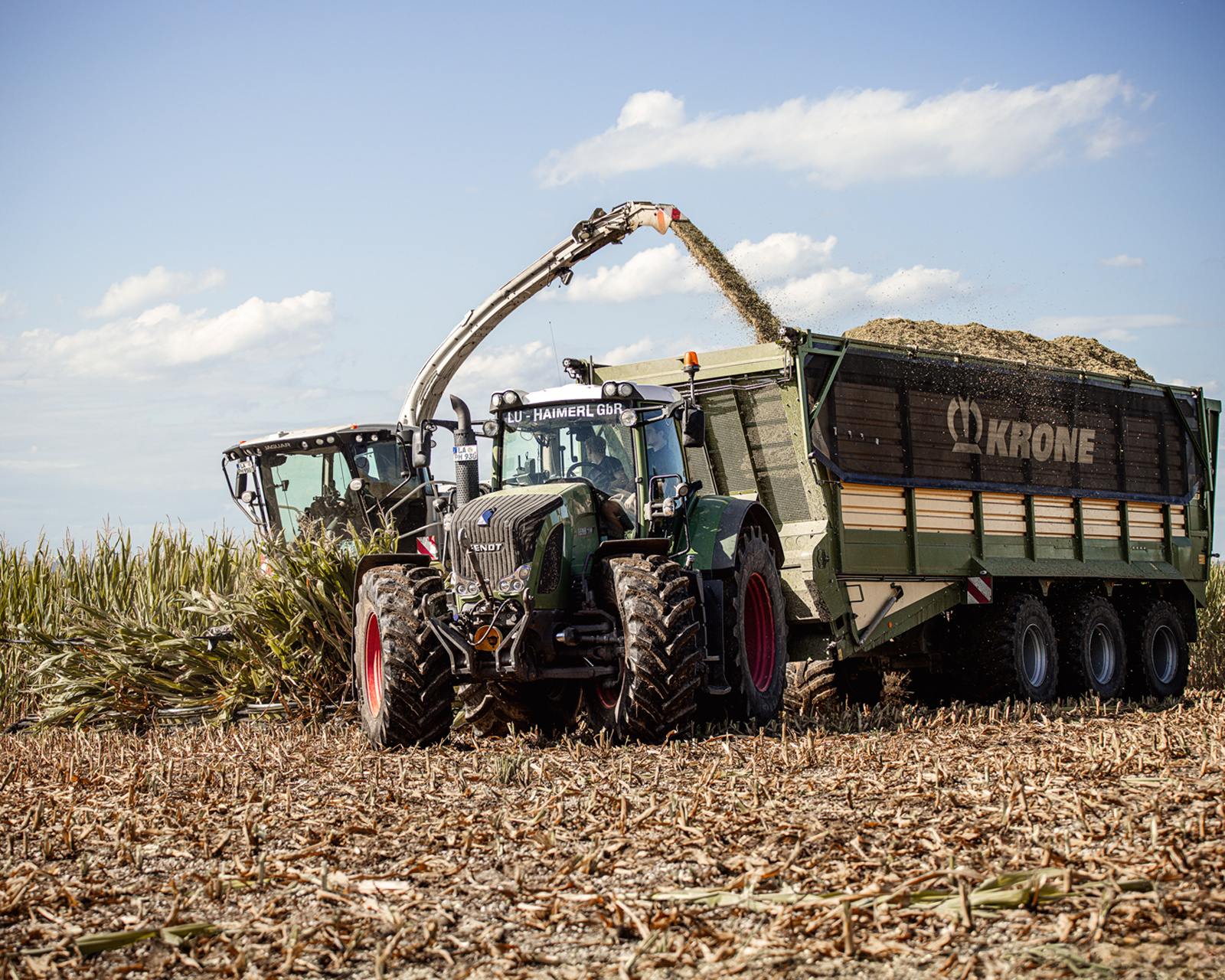 Landwirtschaftliche Arbeitskette während der Ernte